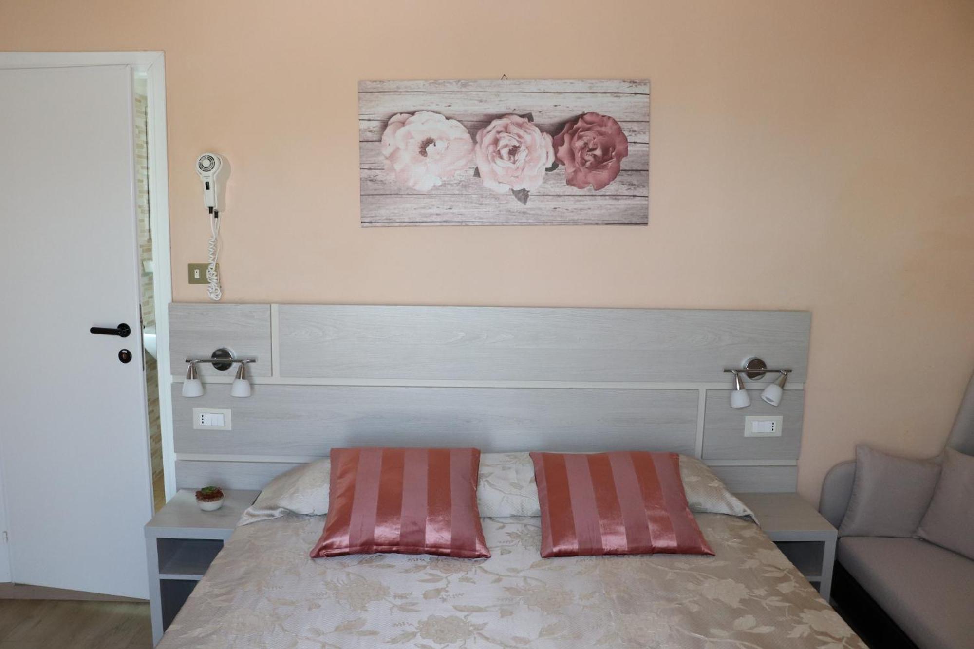 Hotel Barca D'Oro Bellaria-Igea Marina Exteriör bild