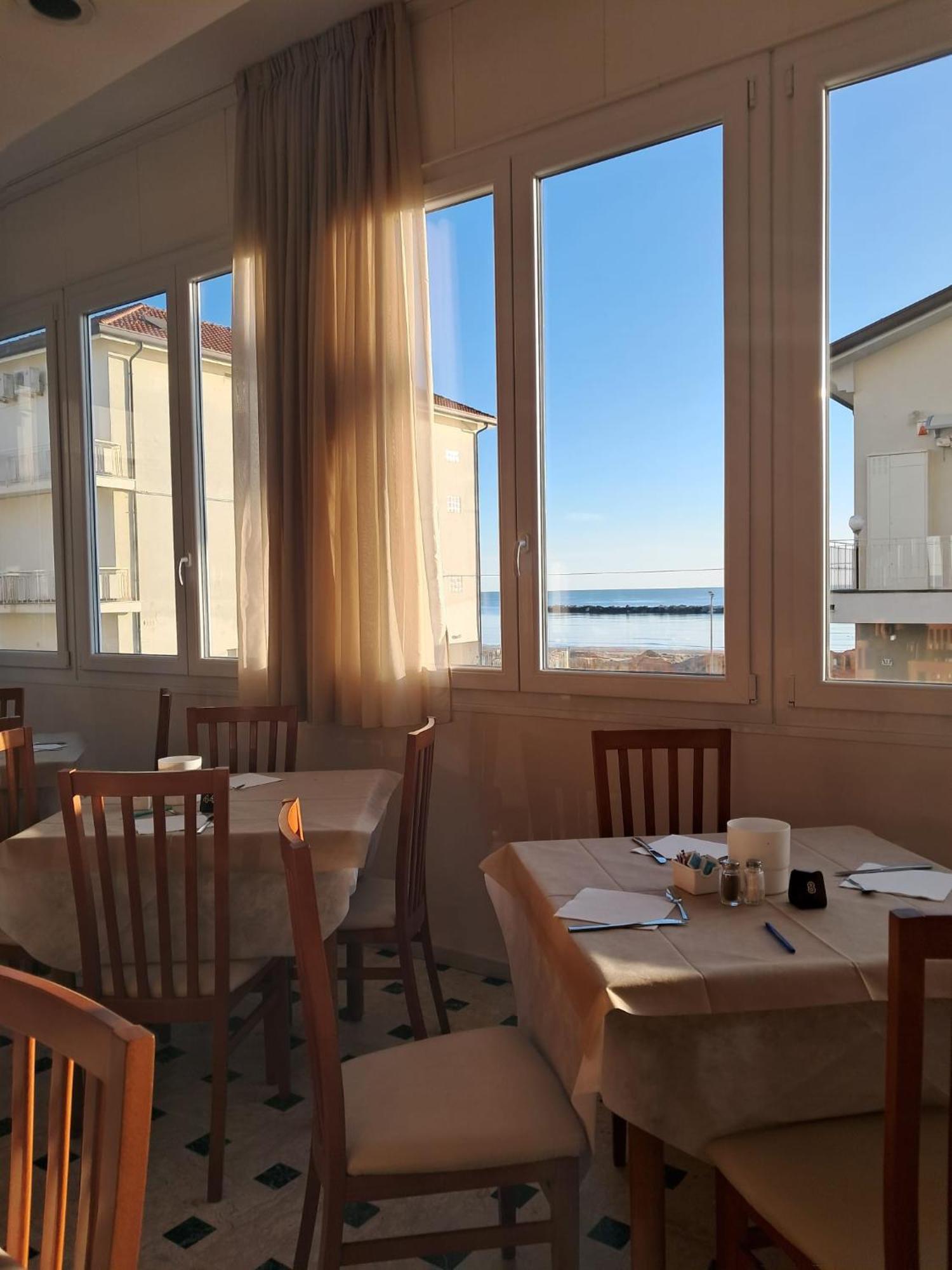 Hotel Barca D'Oro Bellaria-Igea Marina Exteriör bild