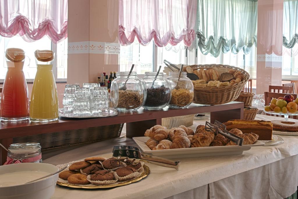 Hotel Barca D'Oro Bellaria-Igea Marina Exteriör bild