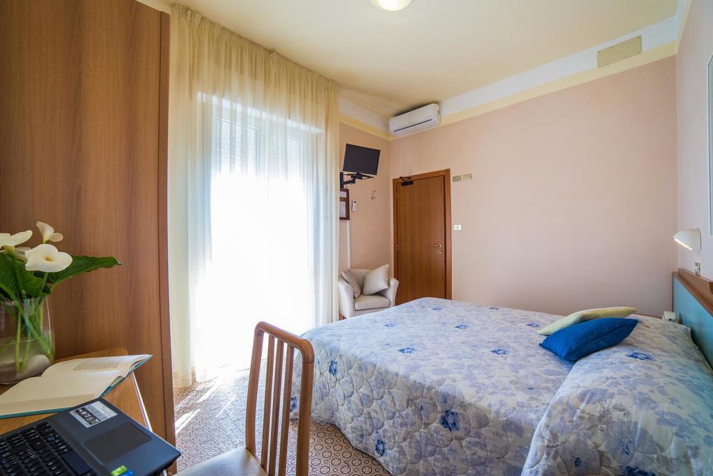 Hotel Barca D'Oro Bellaria-Igea Marina Exteriör bild